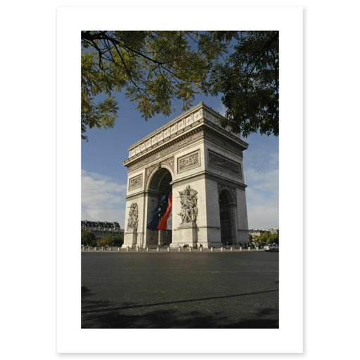 Drapeaux français et européen flottant sous l'Arc de triomphe de l'Étoile (affiches d'art)
