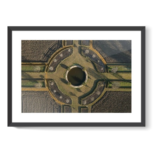Château de Bouges, vue aérienne du jardin de fleurs (affiches d'art encadrées)