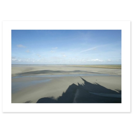 Ombre de l'abbaye du Mont-Saint-Michel sur le sable de la baie (affiches d'art)