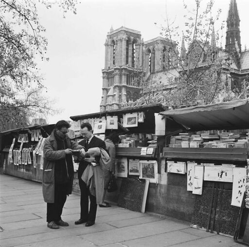 Bouquiniste quai de la Tournelle à Paris