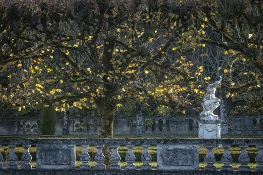 Château de Bouges, parterre nord et le groupe sculpté d'Hercule et Antée ou Hercule et Cacus