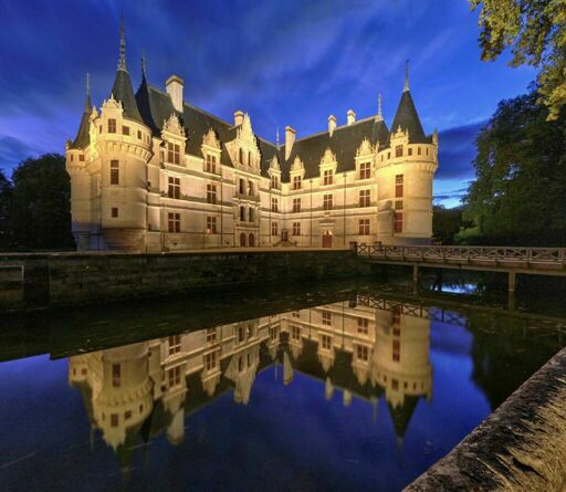 Château d'Azay-le-Rideau, façade sur cour de nuit