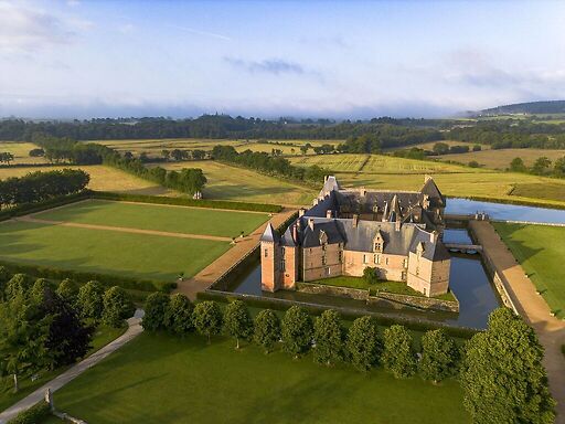 Château de Carrouges, vue aérienne
