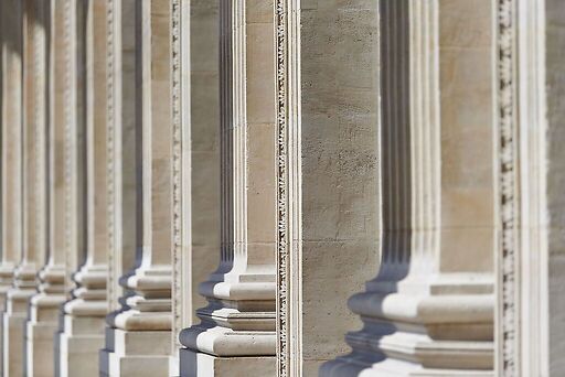 Hôtel de la Marine, pilastres encadrant les fenêtres de la loggia