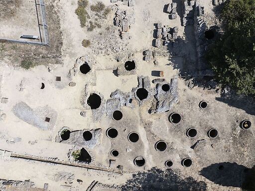 Site archéologique d'Ensérune, vue aérienne verticale