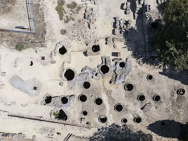 Site archéologique d'Ensérune, vue aérienne verticale