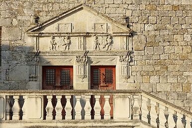 Château de Gramont, porte d'honneur géminée de la façade sud du logis Renaissance
