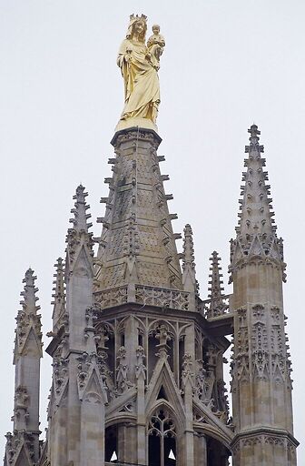 Tour Pey-Berland, statue de Notre-Dame d'Aquitaine couronnant la tour