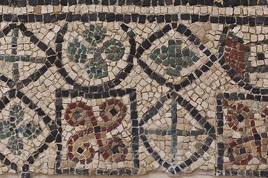 Mosaïque provenant de la chambre ouest de la villa gallo-romaine de Lassalles