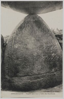 Locmariaquer - Support gravé de la Table des Marchands