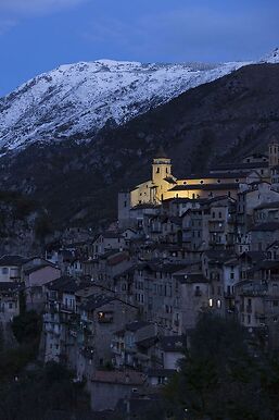 Village de Saorge au crépuscule depuis le monastère