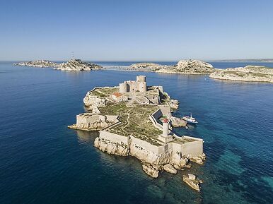 Château et île d'If, vue aérienne en plongée depuis l'Est