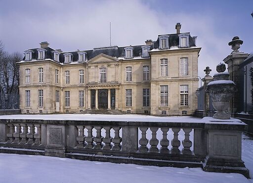 Château de Champs-sur-Marne, façade sur cour sous la neige