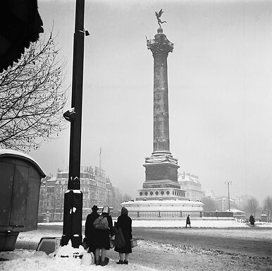 Paris, place de la Bastille sous la neige