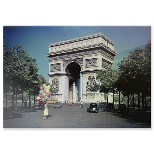 L'Arc de triomphe de l'Étoile, côté ouest, depuis l'avenue de la Grande-Armée (panneaux aluminium)