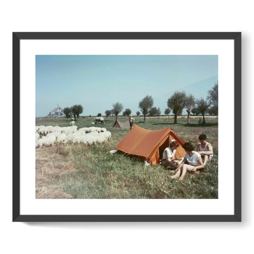 Camping dans un pré salé près du Mont-Saint-Michel (affiches d'art encadrées)