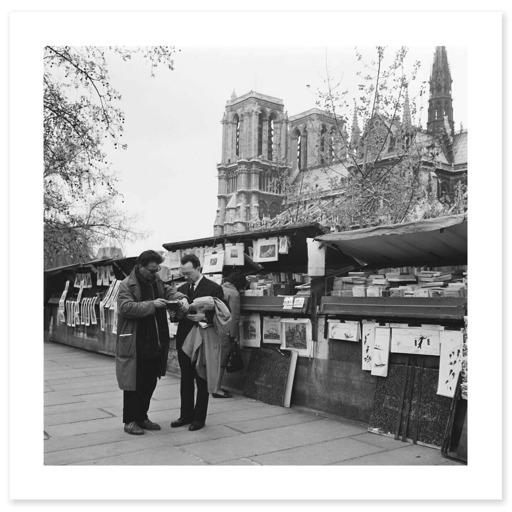 Bouquiniste quai de la Tournelle à Paris (affiches d'art)