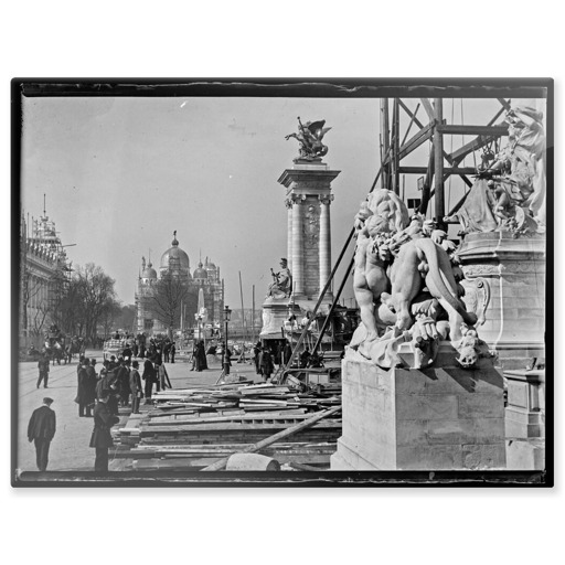 La construction du Pavillon de l'Italie et du pont Alexandre III (aluminium panels)