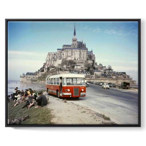 Mont-Saint-Michel, car de touristes sur la digue-route (toiles encadrées)