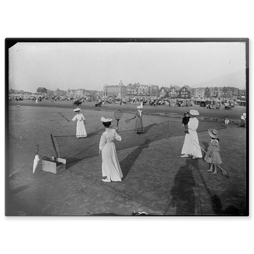 Joueuses de tennis sur la plage de Berck (aluminium panels)