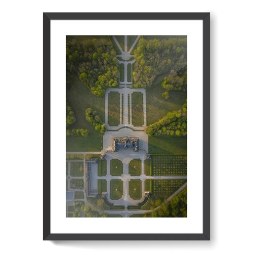Château de La Motte-Tilly et son jardin, vue aérienne au coucher du soleil (framed art prints)