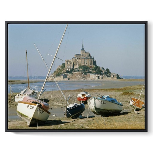 Abbaye du Mont-Saint-Michel et bateaux de pêche sur la grève (toiles encadrées)