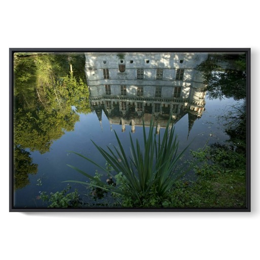 Château d'Azay-le-Rideau, reflet de la façade ouest (framed canvas)