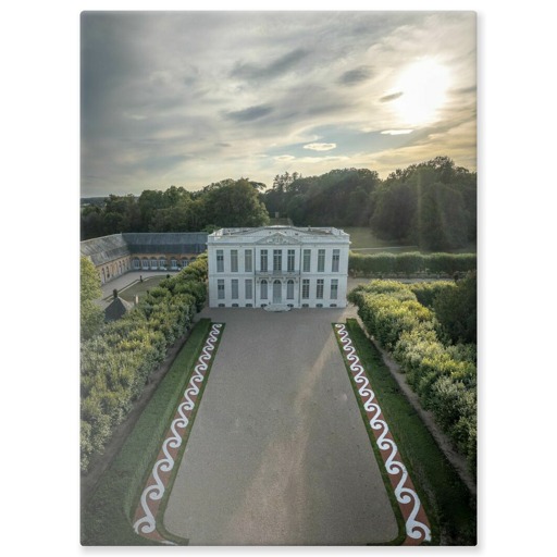 Château de Bouges, façade est sur la cour d'honneur et ses broseries minérales (aluminium panels)