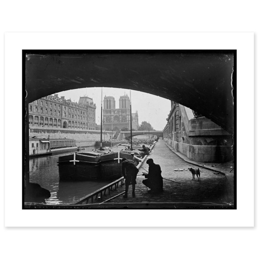 La préfecture de police et la cathédrale Notre-Dame vues depuis le quai des Grands-Augustins, sous le pont Saint-Michel (art prints)