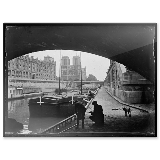 La préfecture de police et la cathédrale Notre-Dame vues depuis le quai des Grands-Augustins, sous le pont Saint-Michel (panneaux aluminium)