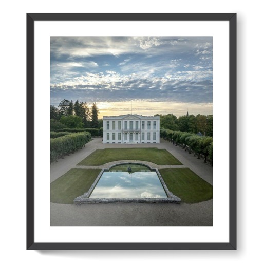 Château de Bouges, façade ouest et bassin (framed art prints)