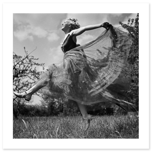 Femme dansant au soleil (affiches d'art)
