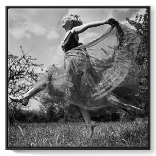 Femme dansant au soleil (framed canvas)