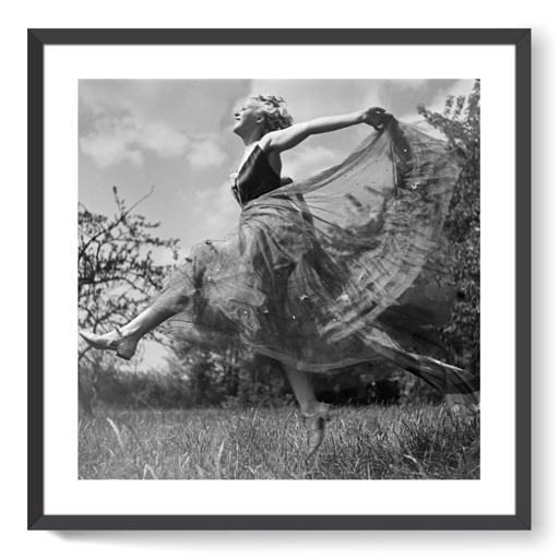 Femme dansant au soleil (affiches d'art encadrées)