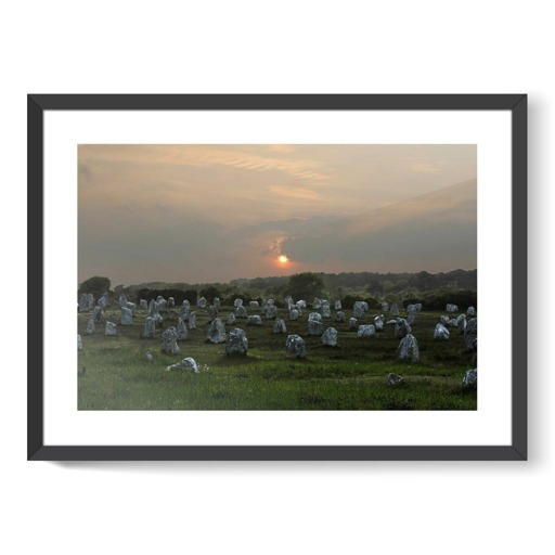 Alignements du Ménec au crépuscule (framed art prints)