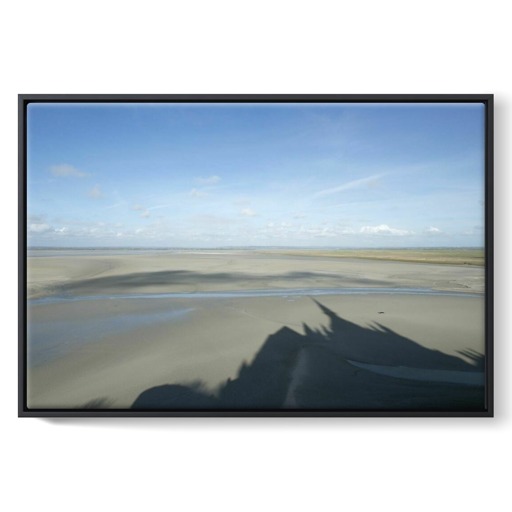 Ombre de l'abbaye du Mont-Saint-Michel sur le sable de la baie (framed canvas)