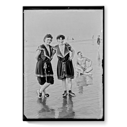 Jeunes femmes en tenue de bain (stretched canvas)