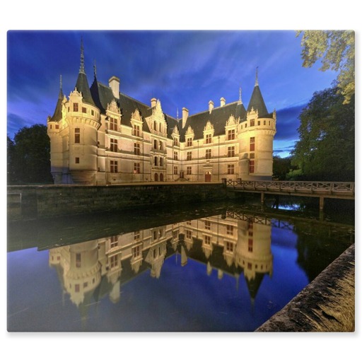 Château d'Azay-le-Rideau, façade sur cour de nuit (panneaux aluminium)