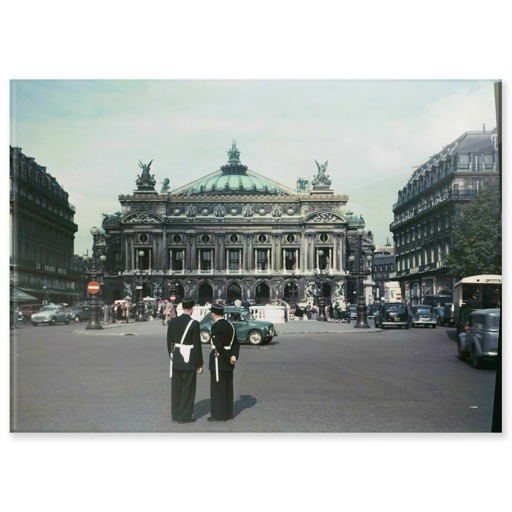 Place de l'Opéra à Paris ; à l'arrière-plan, l'opéra Garnier (panneaux acryliques)