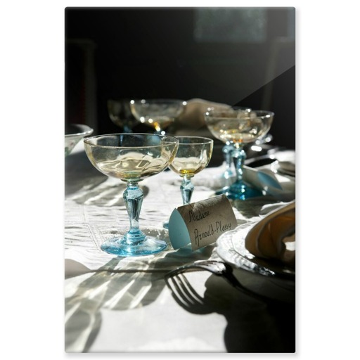 Maison de George Sand, salle à manger, détail de la table dressée (panneaux aluminium)